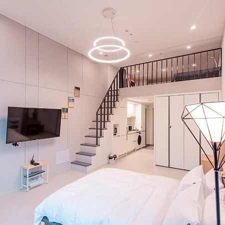 The Castle Ocean Marina Double Suite Йосу Экстерьер фото