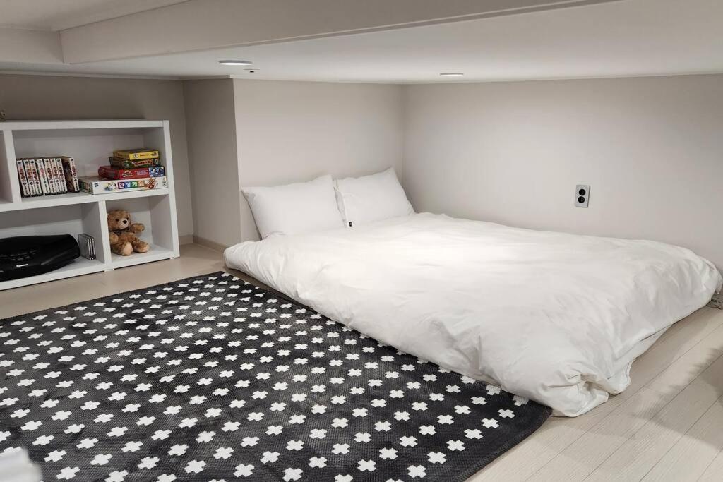 The Castle Ocean Marina Double Suite Йосу Экстерьер фото