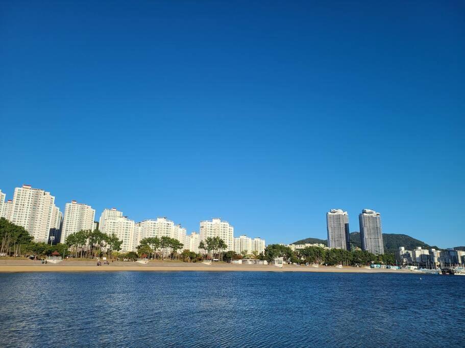 The Castle Ocean Marina Double Suite Йосу Экстерьер фото