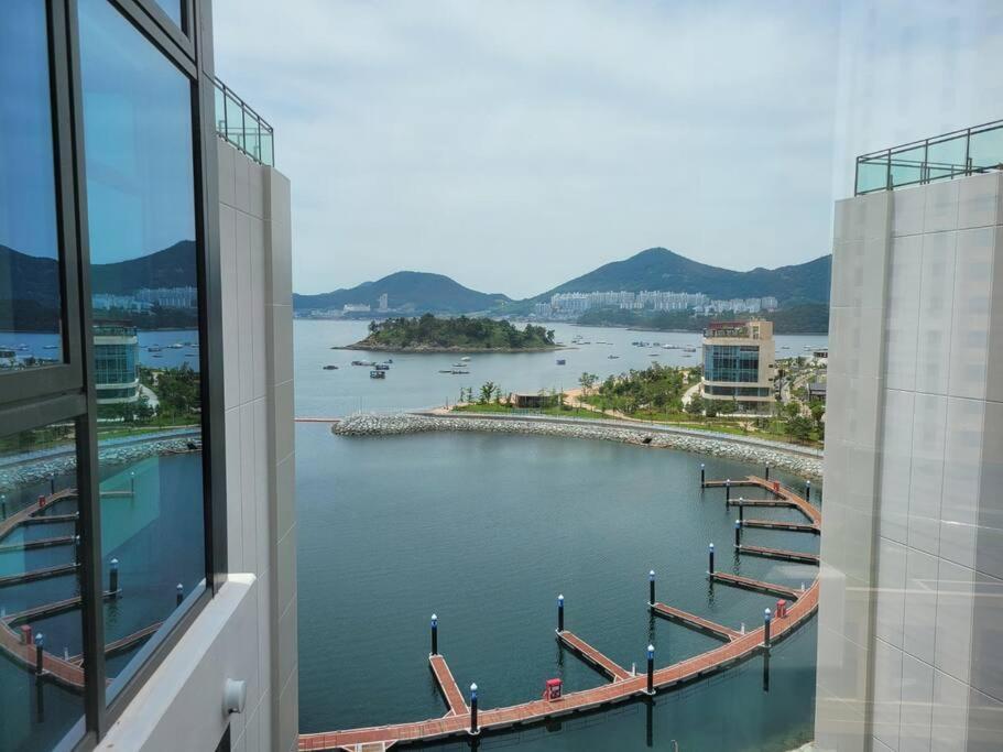 The Castle Ocean Marina Double Suite Йосу Экстерьер фото