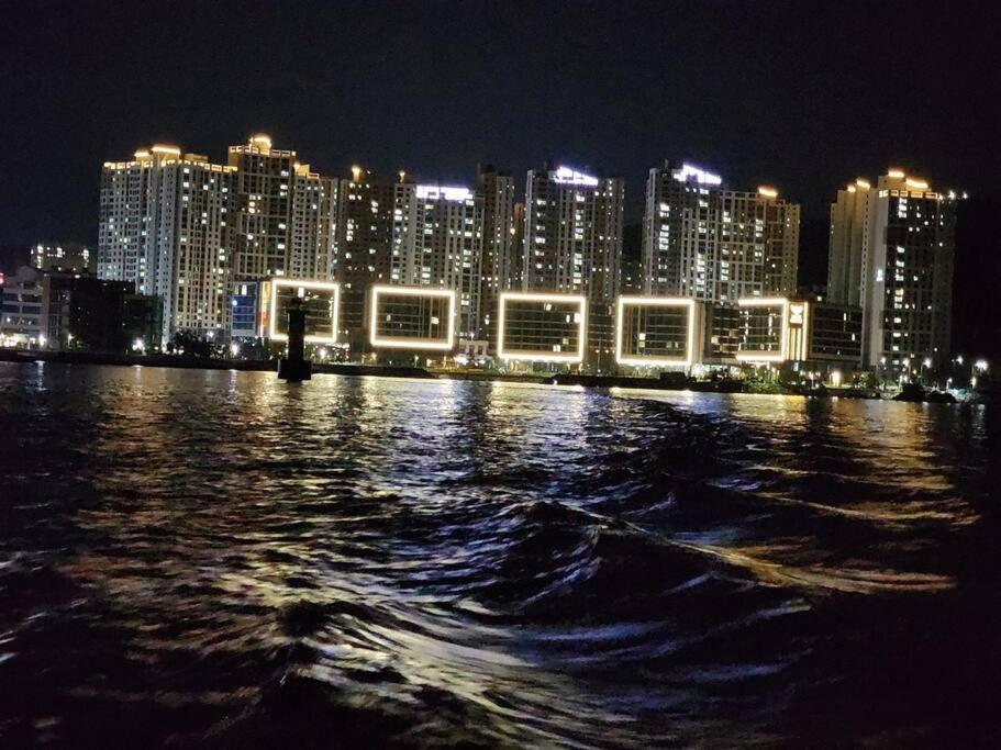 The Castle Ocean Marina Double Suite Йосу Экстерьер фото