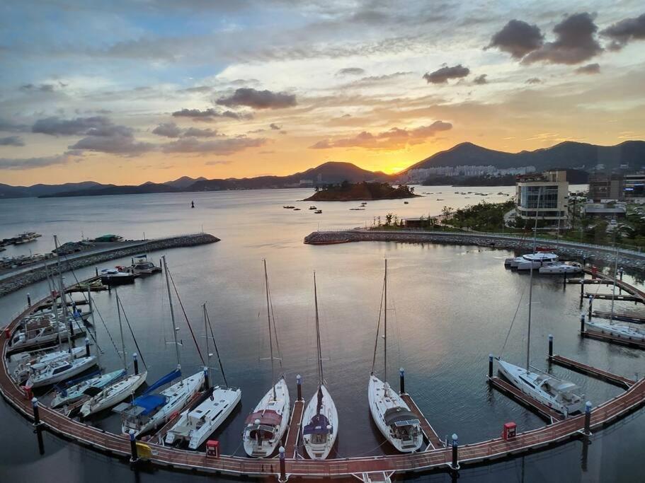 The Castle Ocean Marina Double Suite Йосу Экстерьер фото